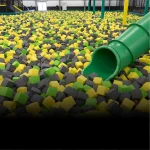 Basen piankowy w parku trampolin